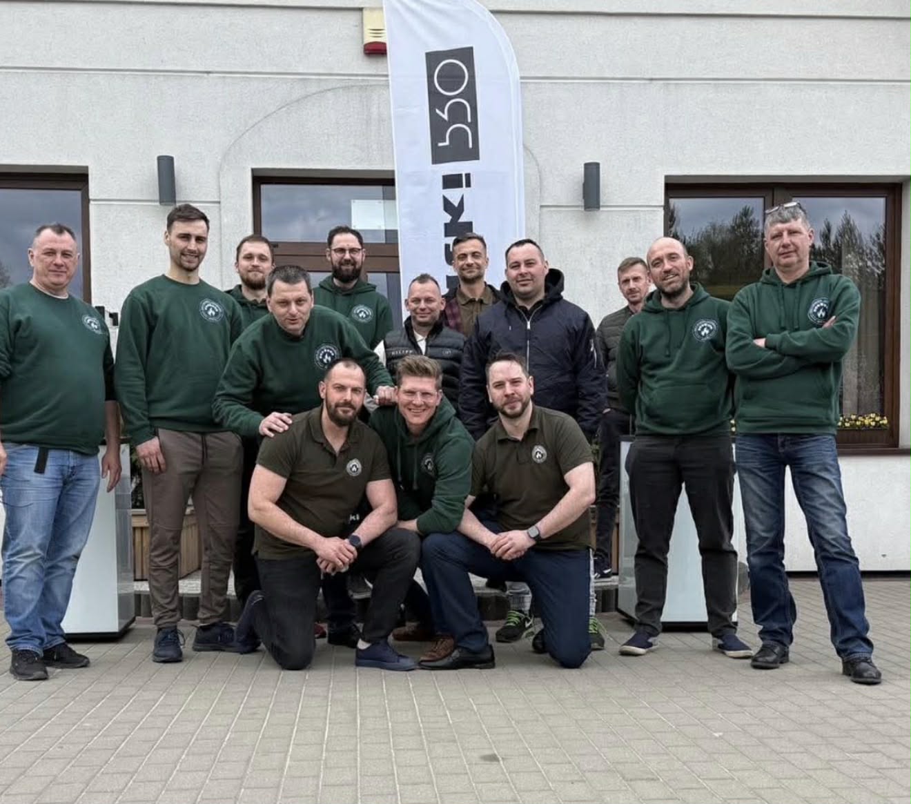 Zespół Cechu w zielonych uniformach